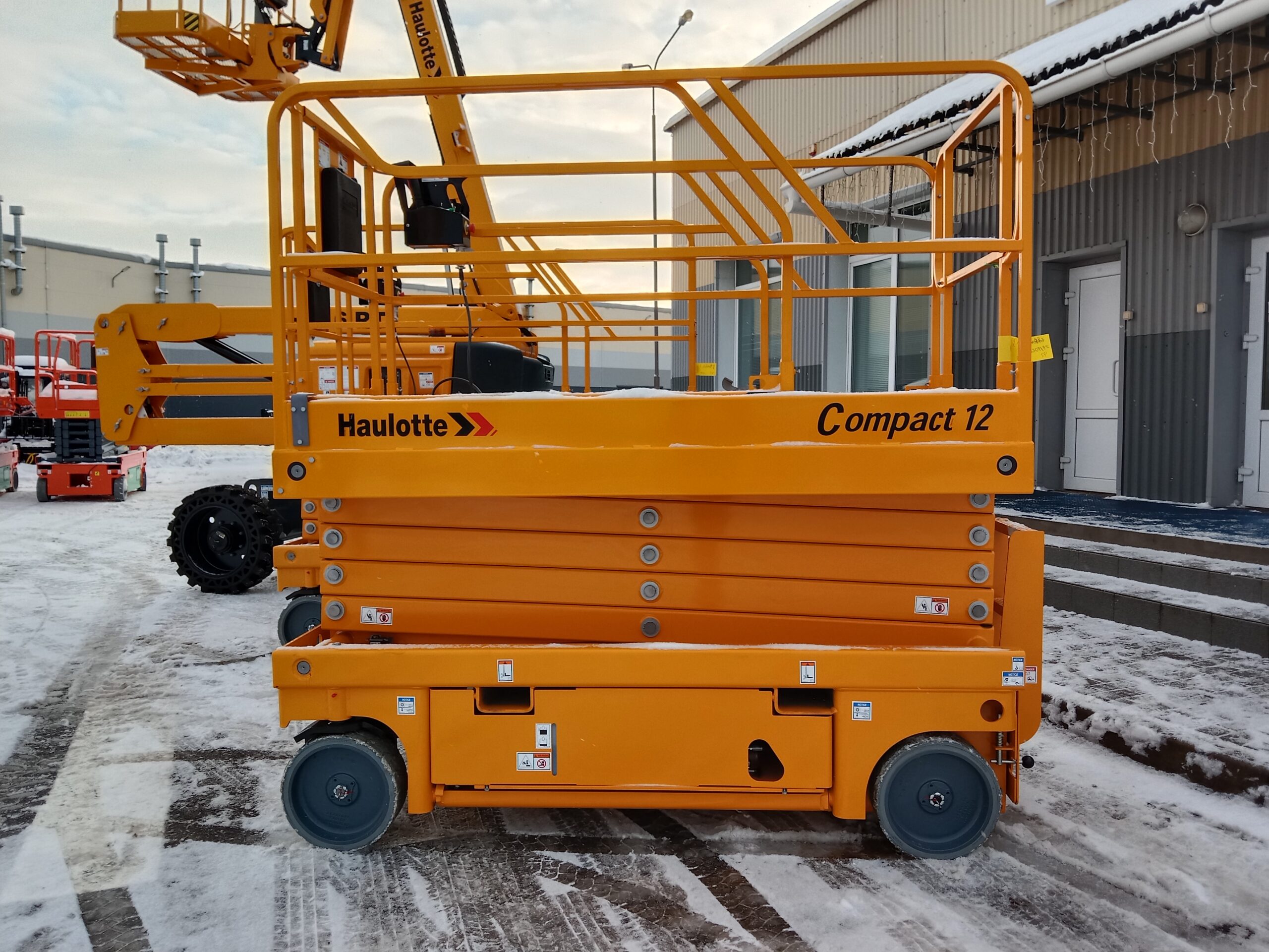 Ножничный подъемник Haulotte Compact 12